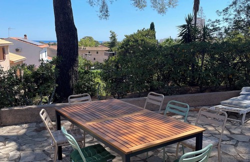 Tamaris House | Villégiature au Calme Sous les Pins, à 10 min à Pied de la Plage
