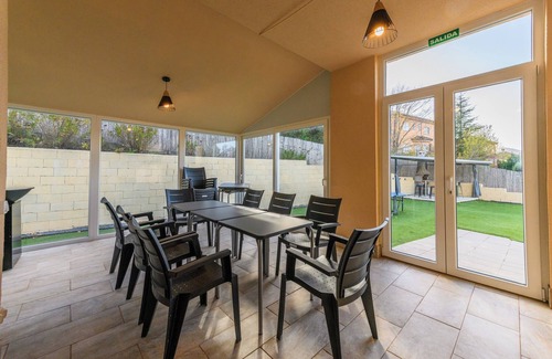 Los Angeles de San Rafael Villa | Villa con Piscina Climatizada en el Interior de la Casa y Mucho más