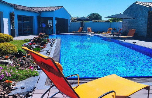 French Atlantic Coast Villa | VILLA D'ARCHITECTE n A tranquil jewel ideally set in Sainte-Marie de Ré