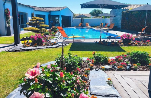 French Atlantic Coast Villa | VILLA D'ARCHITECTE n A tranquil jewel ideally set in Sainte-Marie de Ré