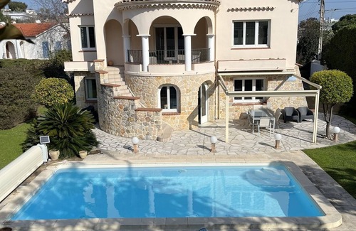 Cap-d'Antibes Villa | Villa à L'orée de Cap D'antibes. Plage, Vieil Antibes, Juan les Pins Tout à Pied