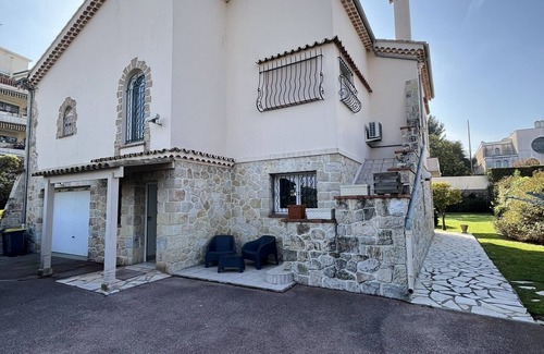 Cap-d'Antibes Villa | Villa à L'orée de Cap D'antibes. Plage, Vieil Antibes, Juan les Pins Tout à Pied