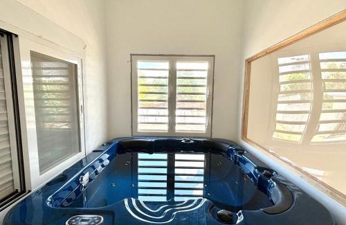Baie-Mahault Villa | Villa Émeraude - Vue sur Piscine et Jacuzzi privé