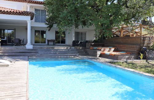 Marignane Villa | Villa 10min From the Sea, 10/12 People, Heated Pool