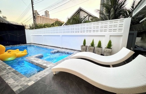 North Pattaya Villa | Villa 129 Wongamat, 4 Beds.