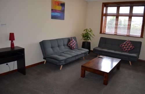 Solway House | Villa 185- New- Central Masterton- Free WiFi