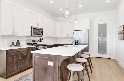 Bloomington Condo | Villa 19 -Luxury Villa Pool and Hot Tub, Pickleball