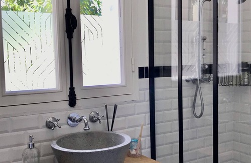 Haut Montmorency Villa | Villa 1900 Avec Véranda Dété et Jardin Paysager Proche des Sites Olympiques