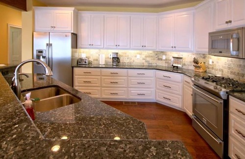 Negreet Villa | Villa 2@Bailey Bluff*4 bedrooms*4.5 bathrooms*Swimming Pool*Large Deck Lakeside