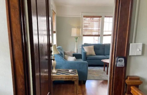 North Chattanooga Villa | Villa 2 on Forest, Bright 2 BD, walk to Frazier!
