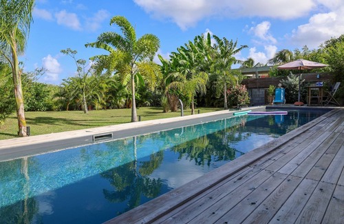 Saint-Francois Villa | Villa 2 parental suites private swimming pool wooded garden 9 mn from Raisins Clairs