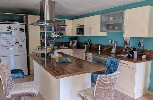 Simiane-Collongue Villa | Villa 200 m2 Simiane collongue between Aix and Marseille 4 bedrooms, spa pool,