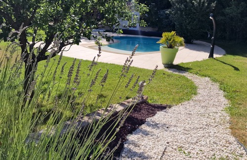 Simiane-Collongue Villa | Villa 200 m2 Simiane collongue between Aix and Marseille 4 bedrooms, spa pool,