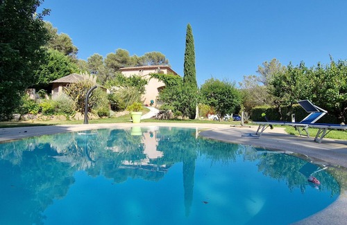 Simiane-Collongue Villa | Villa 200 m2 Simiane collongue between Aix and Marseille 4 bedrooms, spa pool,