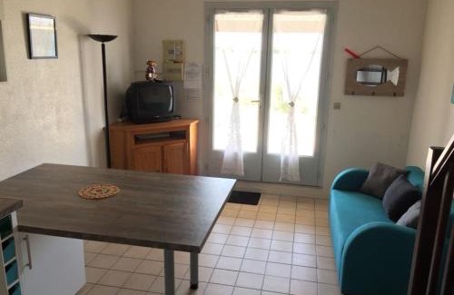 Leucate Villa | Villa 3 pièces + mezzanine, 6 pers, Wifi, Parking privé, bord du lac, près de la plage - FR-1-81-80