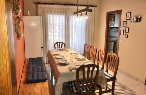 Vilafortuny Villa | Villa 30 m from Cambrils Beach with Sea Views, Wi-Fi, Terraces and Garden