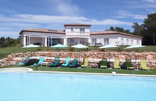 Besse-sur-Issole Villa | Villa 3681 ft² classified 4 Stars on 2.5 acres - Provence