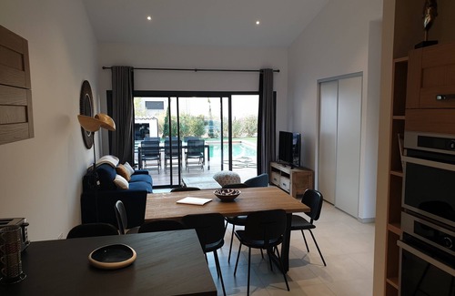 Lecci House | Villa 4*- 4/6 pers, private pool 28°, air conditioning, Fibre, 800m from beach, shops 50m away