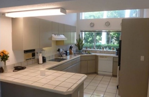 Clermont House | Villa 4 bedrooms 200 M2, facing the lake, water skiing, golf, tennis, near parks.