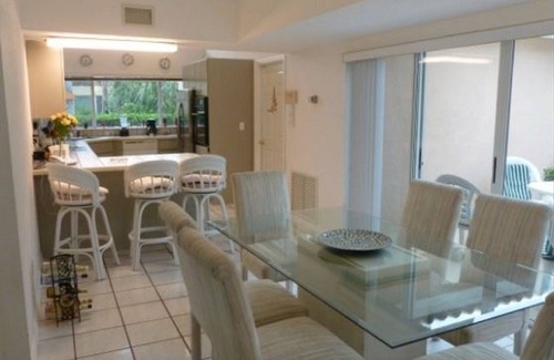 Clermont House | Villa 4 bedrooms 200 M2, facing the lake, water skiing, golf, tennis, near parks.