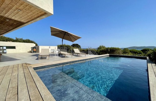 Cala Rossa House | Villa 5 bedrooms private estate in Cala Rossa, walking distance to the beach, swimming pool, sea view