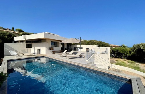 Cala Rossa House | Villa 5 bedrooms private estate in Cala Rossa, walking distance to the beach, swimming pool, sea view