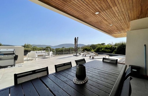 Cala Rossa House | Villa 5 bedrooms private estate in Cala Rossa, walking distance to the beach, swimming pool, sea view