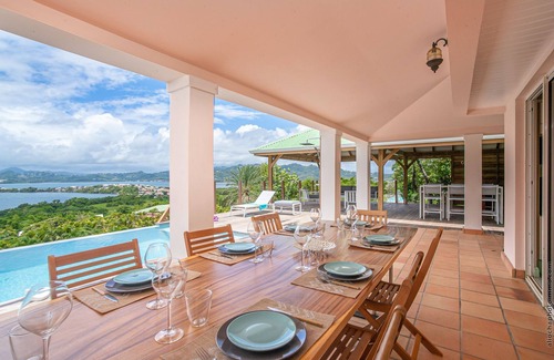 Le Robert Villa | Villa 5 Chambres Avec Piscine et vue sur la Baie du Robert
