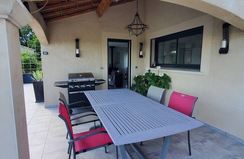 Les Assions House | Villa 6 p., swimming pool, south facing. Large living room with fitted kitchen, 3 bedrooms.
