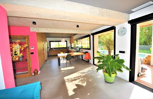 L'Isle-sur-la-Sorgue Villa | VILLA 6 persons, 5*, with swimming pool, spa and river