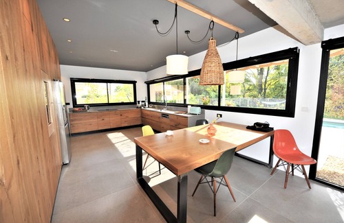 L'Isle-sur-la-Sorgue Villa | VILLA 6 persons, 5*, with swimming pool, spa and river