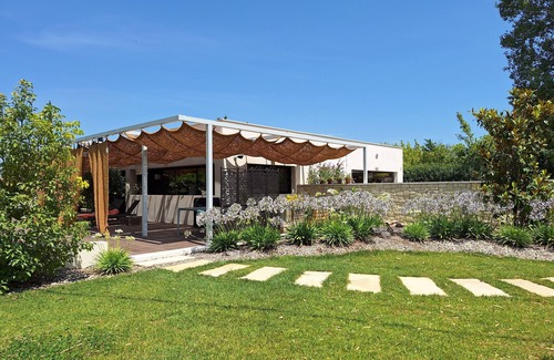 L'Isle-sur-la-Sorgue Villa | VILLA 6 persons, 5*, with swimming pool, spa and river