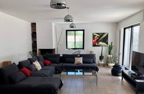 Saint-Gely-du-Fesc Villa | Villa 6 pers, swimming pool, garden, summer kitchen, pétanque, near Montpellier