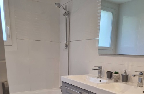 Auriol Villa | Villa 6 Personnes en Provence Avec Jacuzzi