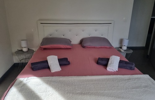 Auriol Villa | Villa 6 Personnes en Provence Avec Jacuzzi