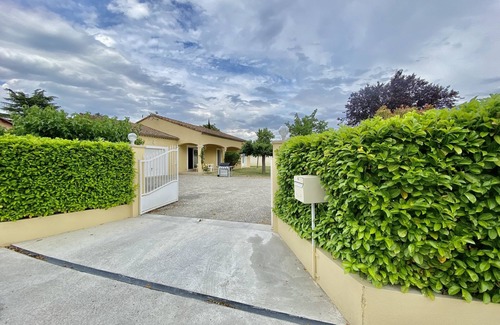 Vogue Villa | Villa 6p, 3ch Avec Grand Jardin Arboré Clos, Clim, Village Classé de Vogue