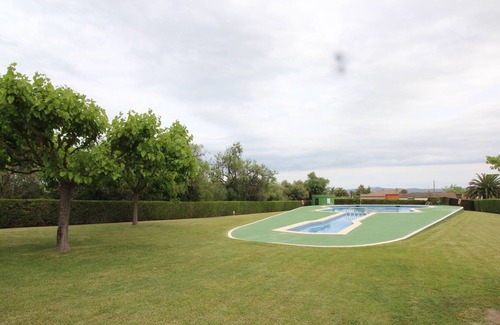 Torroella de Montgri House | Villa 7 Couchages, Avec Jardin, Piscine Commune, Proche de la Plage
