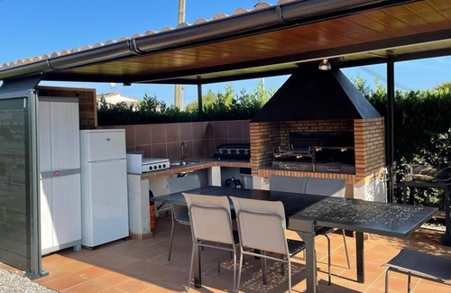 Torroella de Montgri House | Villa 7 Couchages, Avec Jardin, Piscine Commune, Proche de la Plage