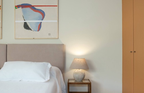 Esporles House | Villa #7- Life in middle of a vineyard, with a 600 Mb WIFI. Made for Nomads.