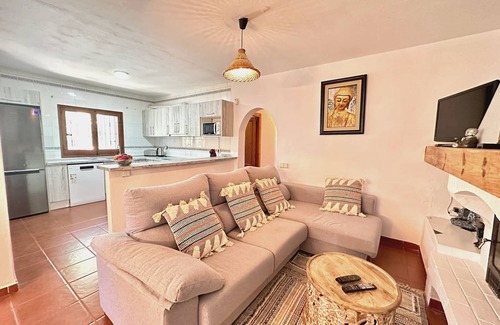 Sant Josep de sa Talaia Villa | Villa 7 mins to Playa den Bossa and Ibiza town, pool, BBQ