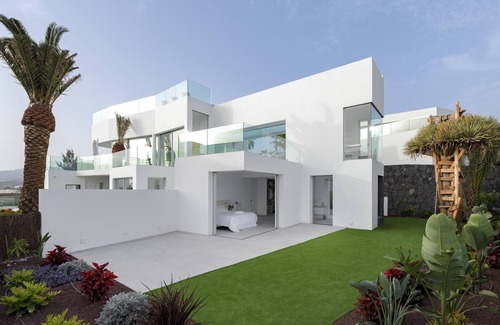 Guia de Isora Villa | Villa Abama Golf | Ocean Views | 18-Meter Infinity Pool with Glass Floor | Spacious Living and Dining Areas | Solarium and Outdoor Terraces | Tenerife