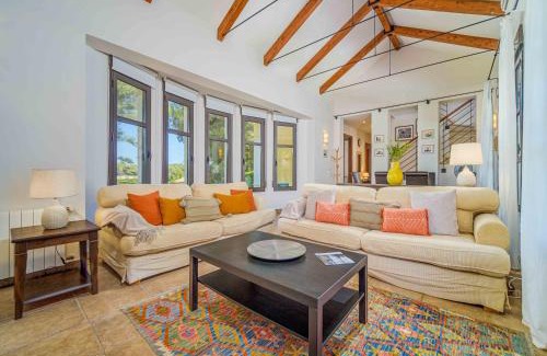 Cansalades Villa | Villa Abaesko by Rock Rentals