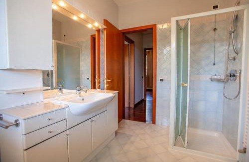 Toscolano Maderno Villa | Villa Acqua Blu Gorgeous villa with ample garden