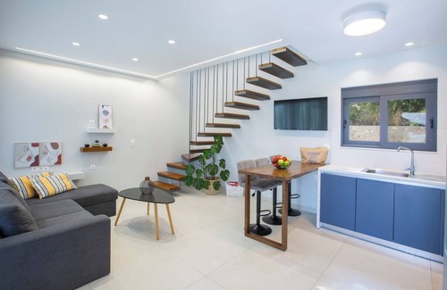 Nidri Villa | Villa Aggelos, within easy walk of the beach, shops and restaurants.