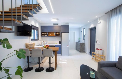 Nidri Villa | Villa Aggelos, within easy walk of the beach, shops and restaurants.