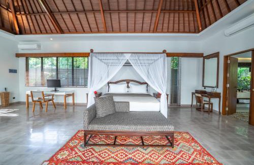 Batu Bolong Villa | Villa Aiimara - Modern 5-bedroom Villa AMAZING LOCATION
