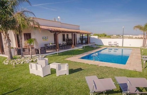 Tre Fontane House | Villa al Mare