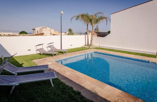 Tre Fontane House | Villa al Mare