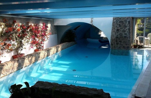 Vietri sul Mare House | Villa Albarosa C: An elegant and welcoming apartment built on the sloping cliff in front of the sea, with Free WI-FI.