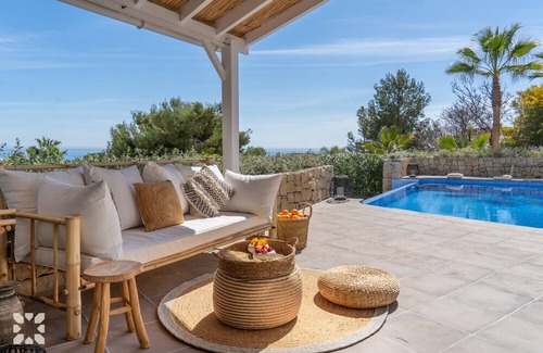 Urbanitzacio la Fustera Villa | Villa ALDABA by Abahana Villas